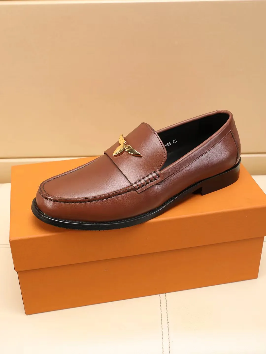 Men's shoes 440 💰 Louis Vuitton LV ® 🆕 model 🔛Full shoe counter, first layer cowhide, 🐂leather lined casual shoes for men, super soft outsole, essential for driving. Synchronized with the counter, original first layer cowhide, completely 1:1 mold customization🌹top version, color optional! Number: 39-44 (customized at 38.45.46)